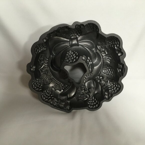 Nordic Ware Nordicware Holiday Wreath Bundt Pan 56137 3 D 9 Cups Christmas - Picture 3 of 5